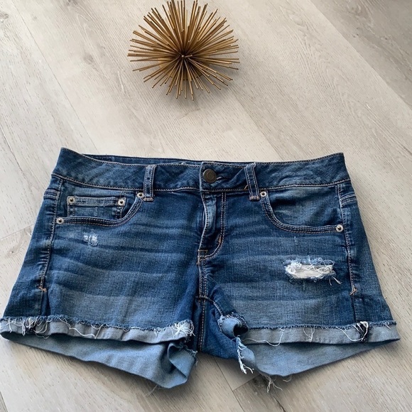 American Eagle Distressed super stretch Shorts Size 8‎ festive bohemian summer - Picture 1 of 12